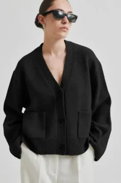 New Alpha neuletakki, black Neuleet Ja Neuletakit|Uutuudet