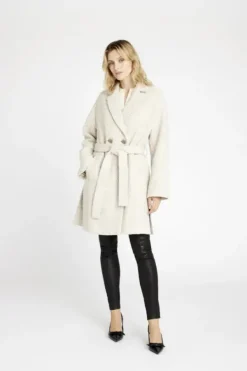 Online Edel villakangastakki, beige-valko Ulkotakit Ja -Liivit