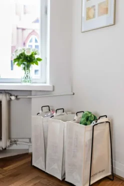 Online - Helsinki teline, musta Säilytys