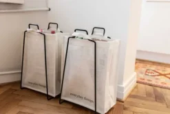 Online - Helsinki teline, musta Säilytys