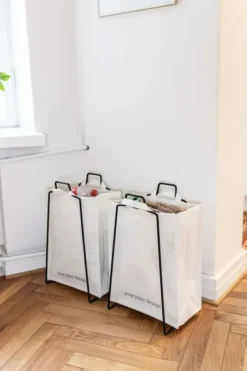 Online - Helsinki teline, musta Säilytys