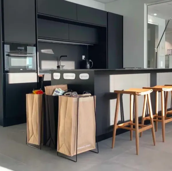 Clearance - Turku XL teline, musta Säilytys