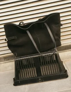 Hot - Lesley tote bag, suede black Laukut