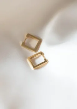 Outlet Gauhar - korvakorut, neliö kulta Gauhar Helsinki