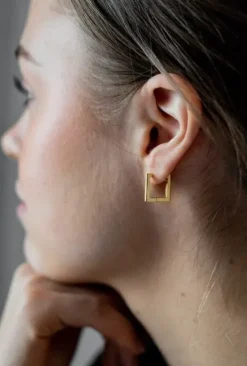 Outlet Gauhar - korvakorut, neliö kulta Gauhar Helsinki