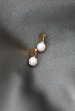 Outlet Gauhar - Pearl Drop Earrings, gold Gauhar Helsinki