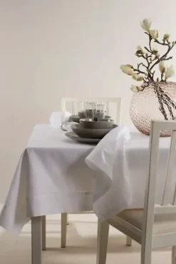 - Ebba pellavapöytäliina, valkoinen 160x160cm Keittiötekstiilit