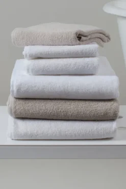 New beige froteepyyhe, kaksi kokoa Kylpyhuonetekstiilit