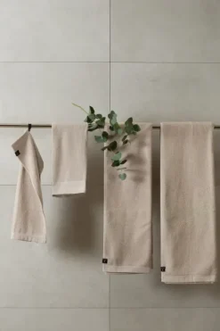 New beige froteepyyhe, kaksi kokoa Kylpyhuonetekstiilit