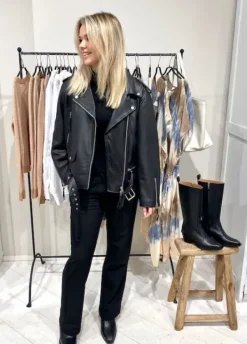 - Leah nahkatakki, musta Ulkotakit Ja -Liivit