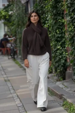 Karlee cashmere neule, dark chocolate Neuleet Ja Neuletakit|Uutuudet