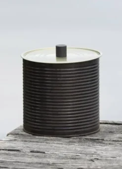 Outlet - Kansi ulkotulelle, Living by Heart Kynttilät Ja Lyhdyt