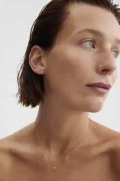 Discount Love Letter kirjainriipus, kulta Kaulakorut