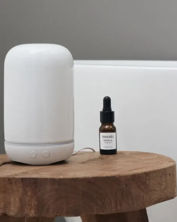 - eteerinen öljy, wild lawn Kodin Tuoksut