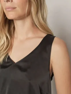 New - Astrid v-neck silkkitoppi, black Paidat Ja Topit|Juhlavaatteet