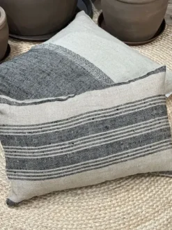 - Levi tyynynpäällinen black/natural 60x60 Sisustustyynyt|Sisustustyynyt