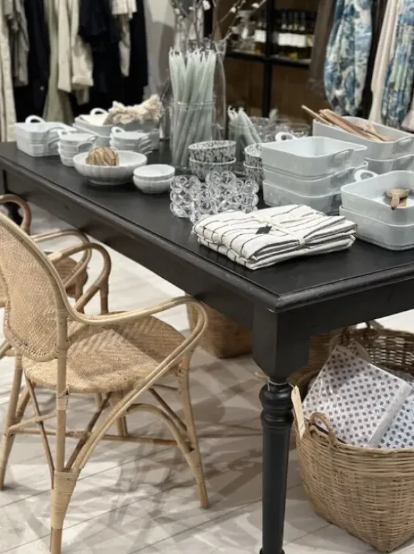 New - Vintage ruokapöytä, musta Vanhat Puuhuonekalut