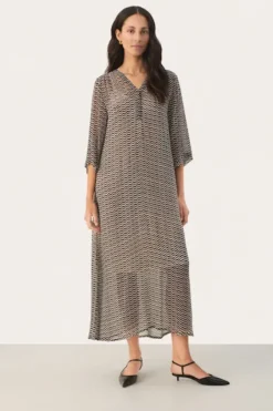 Discount - Berit mekko, black zig zag Mekot Ja Hameet