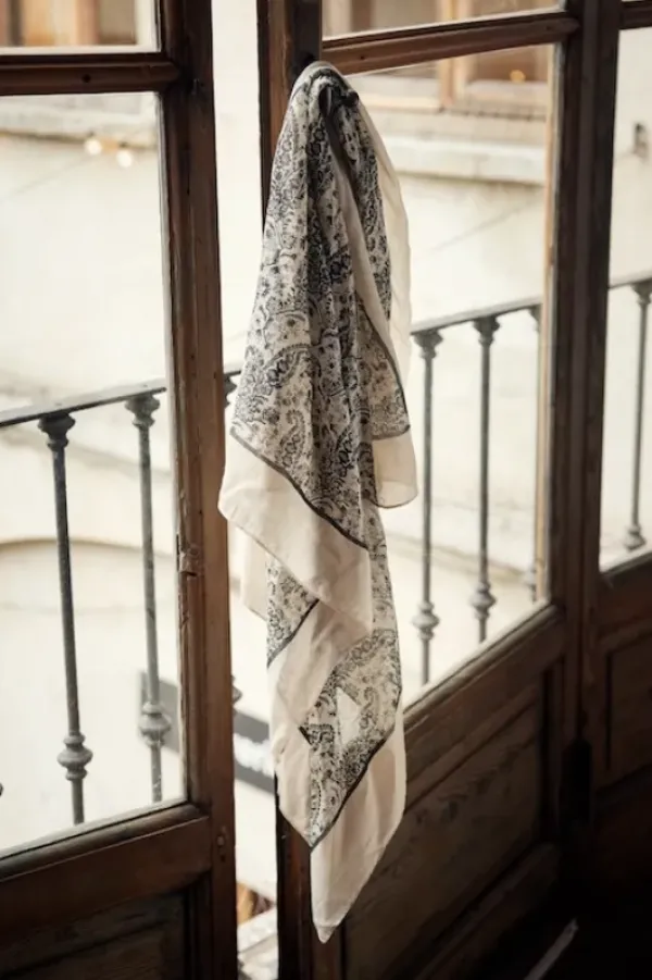 Online - Loui huivi, French Oak Paisl Huivit Ja Kaulurit