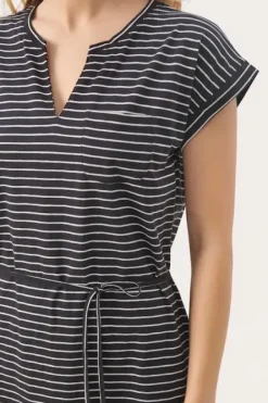 Sale - Mabels mekko, dark navy stripe Mekot Ja Hameet