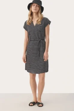 Sale - Mabels mekko, dark navy stripe Mekot Ja Hameet