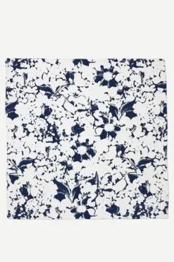 Best - Hailan silkkihuivi, Flora blue Huivit Ja Kaulurit