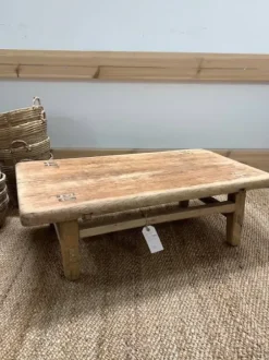 Hot – matala pikkupöytä #910, natural Vanhat Puuhuonekalut