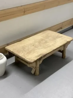 Sale – matala pikkupöytä #971, natural Vanhat Puuhuonekalut